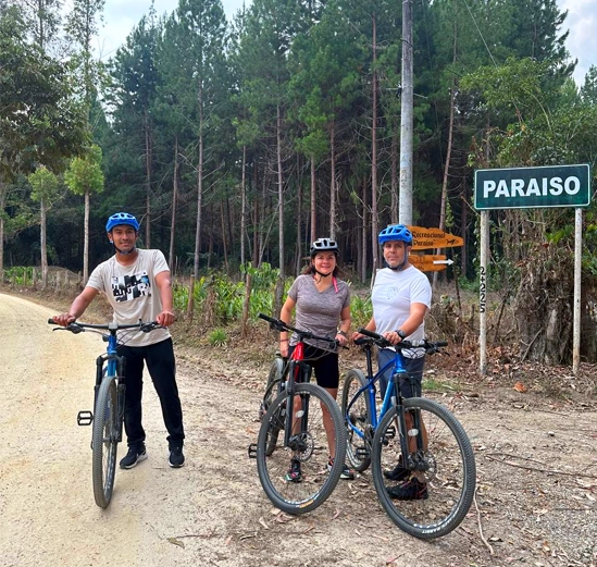 Descubre la diversión y la aventura en bicicleta en Oxapampa con Alpinas. Un lugar ideal para los amantes del ciclismo.