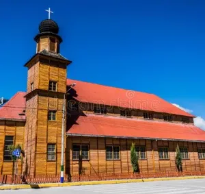 La Iglesia Santa Rosa de Oxapampa es un testimonio de la arquitectura religiosa en Alpinas. Un lugar de patrimonio histórico que inspira fe y devoción.