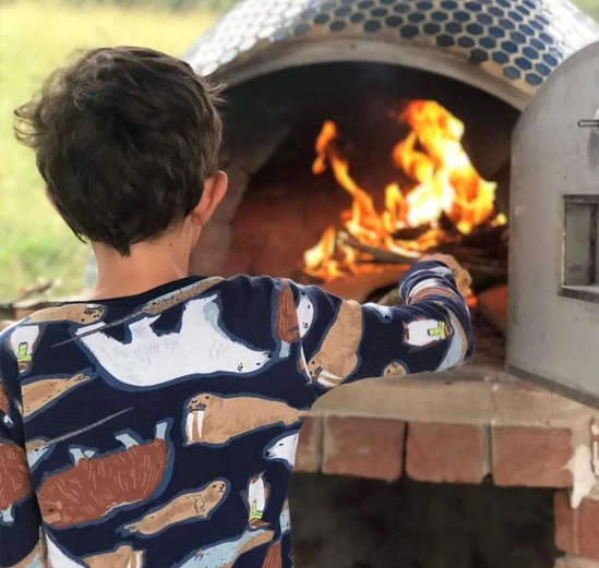 Aprende a amasar pan y disfruta de la experiencia culinaria en Alpinas. Un taller que combina la diversión y la creatividad.