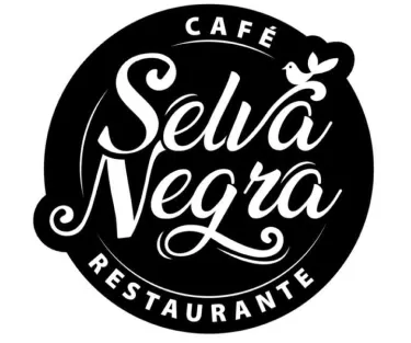 Descubre la belleza natural de Oxapampa en Selva Negra, donde la exuberante vegetación se combina con una experiencia gastronómica única.