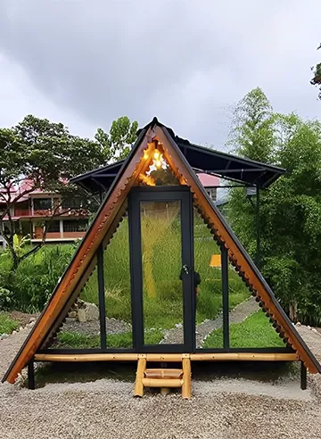 Glamping en Oxapampa, brinda una experiencia, que combina la comodidad de una cabaña con la emoción de estar en plena naturaleza.